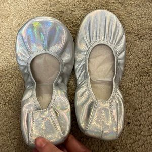 NWOT Size 8 Storehouse Flats (similar to Tieks)